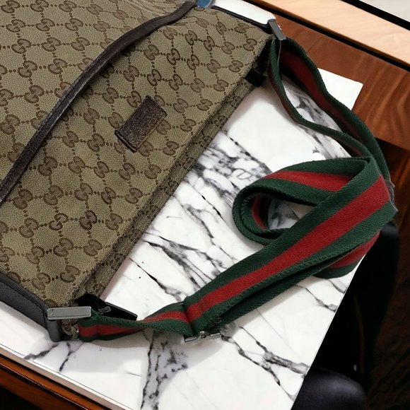 Gucci Beige Crossbody Bag with Green and Red Strap - Picture 3 of 8